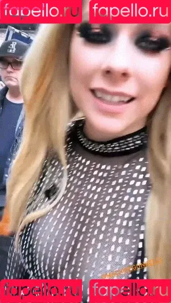 Avril Lavigne / AvrilLavigne Onlyfans Photo Gallery 