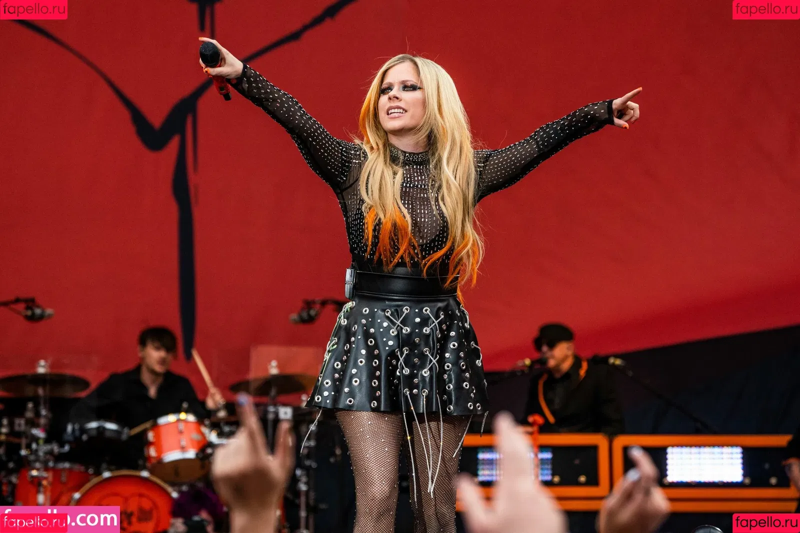 Avril Lavigne / AvrilLavigne Onlyfans Photo Gallery 