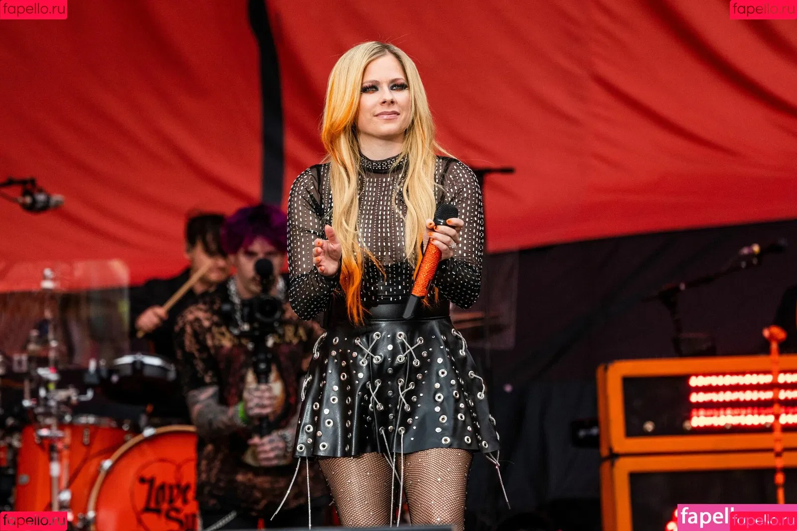 Avril Lavigne / AvrilLavigne Onlyfans Photo Gallery 