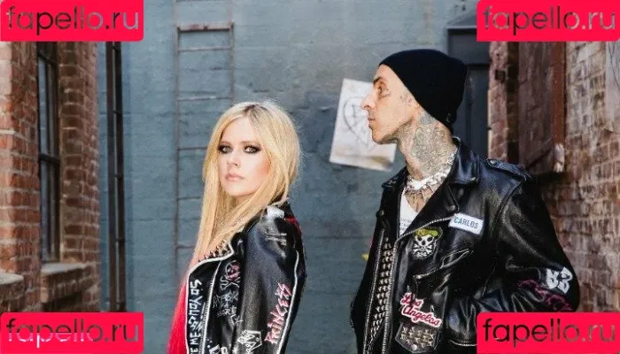 Avril Lavigne / AvrilLavigne Onlyfans Photo Gallery 