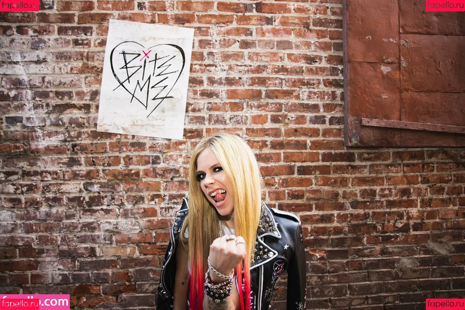 Avril Lavigne / AvrilLavigne Onlyfans Photo Gallery 