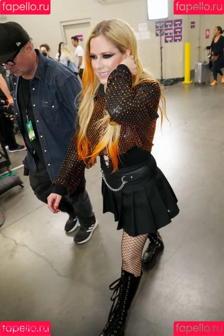 Avril Lavigne / AvrilLavigne Onlyfans Photo Gallery 
