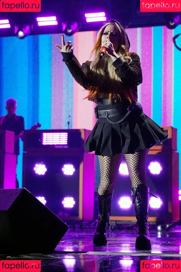 Avril Lavigne / AvrilLavigne Onlyfans Photo Gallery 