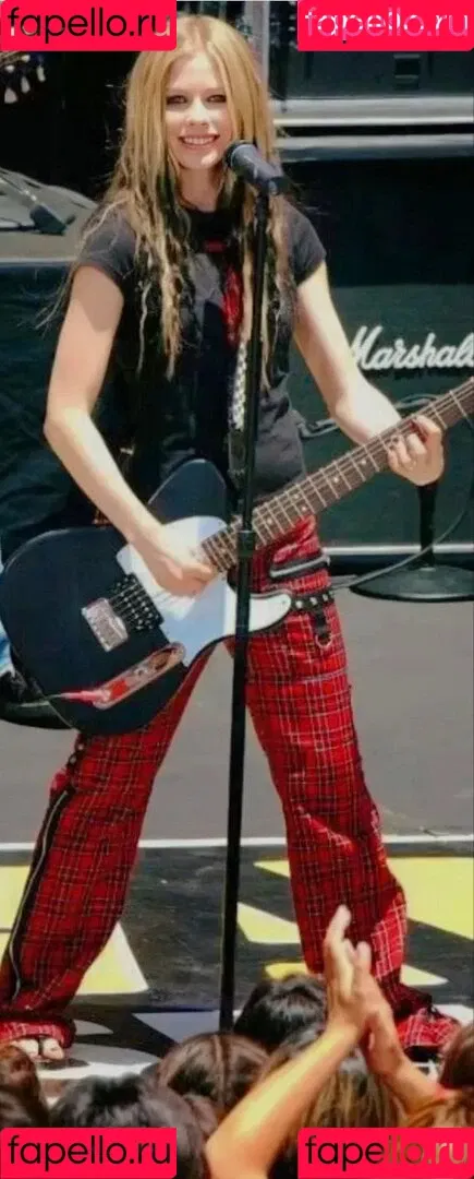 Avril Lavigne / AvrilLavigne Onlyfans Photo Gallery 