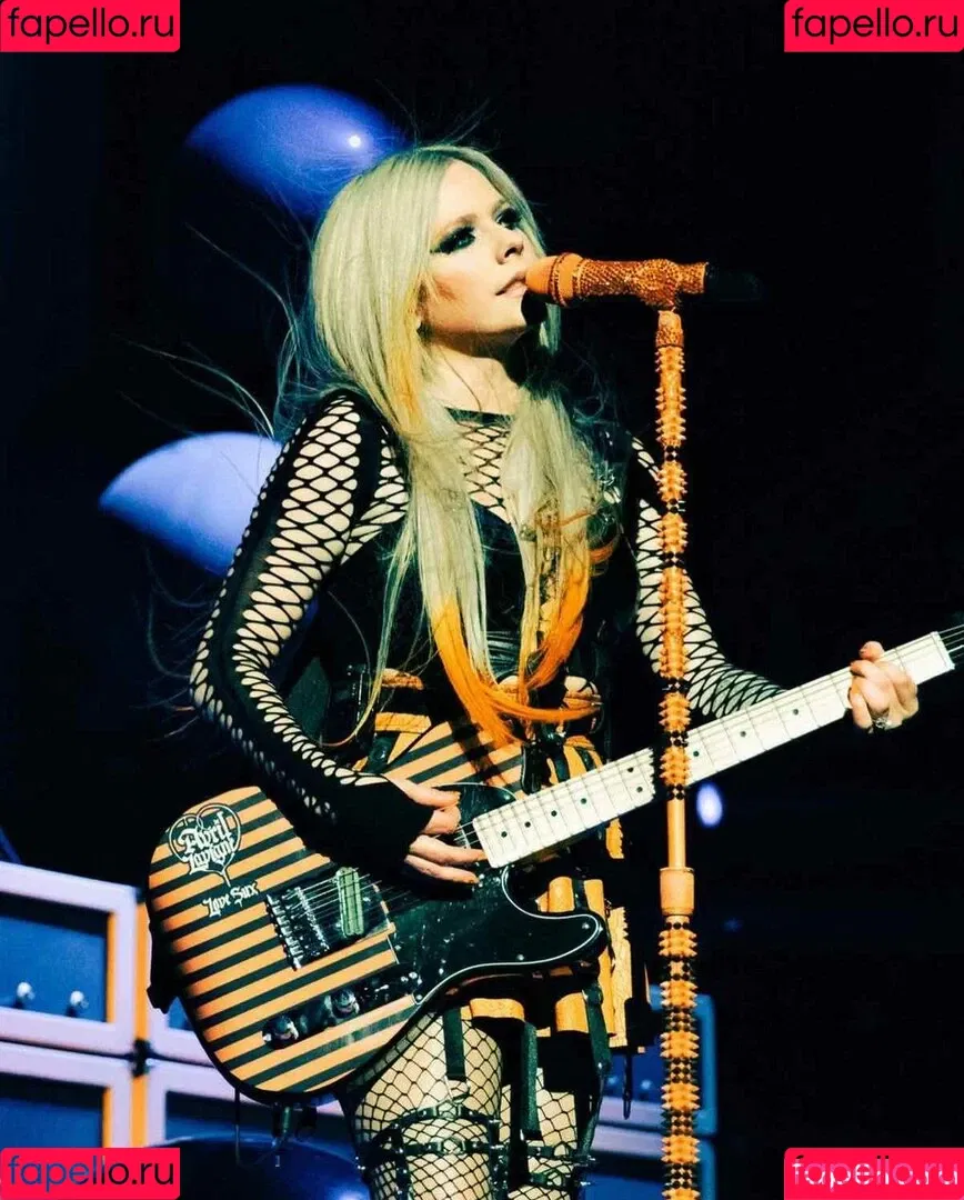 Avril Lavigne / AvrilLavigne Onlyfans Photo Gallery 