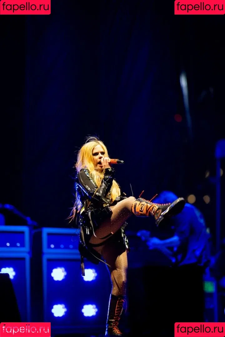 Avril Lavigne / AvrilLavigne Onlyfans Photo Gallery 