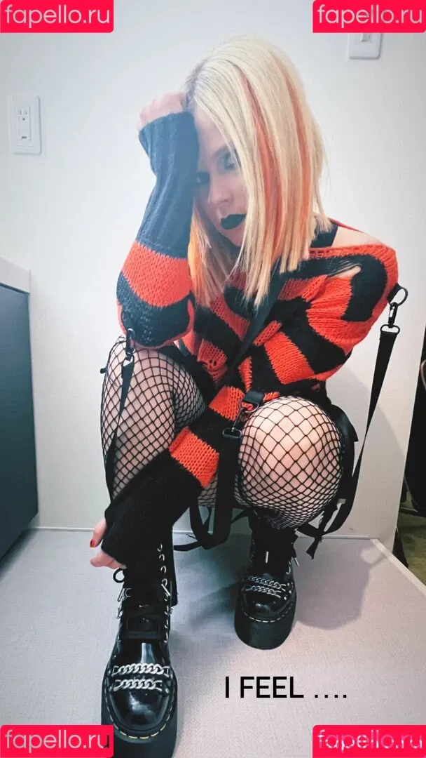 Avril Lavigne / AvrilLavigne Onlyfans Photo Gallery 