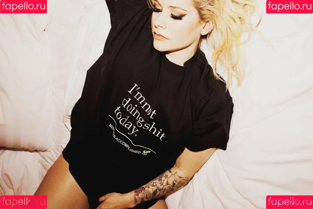 Avril Lavigne / AvrilLavigne Onlyfans Photo Gallery 