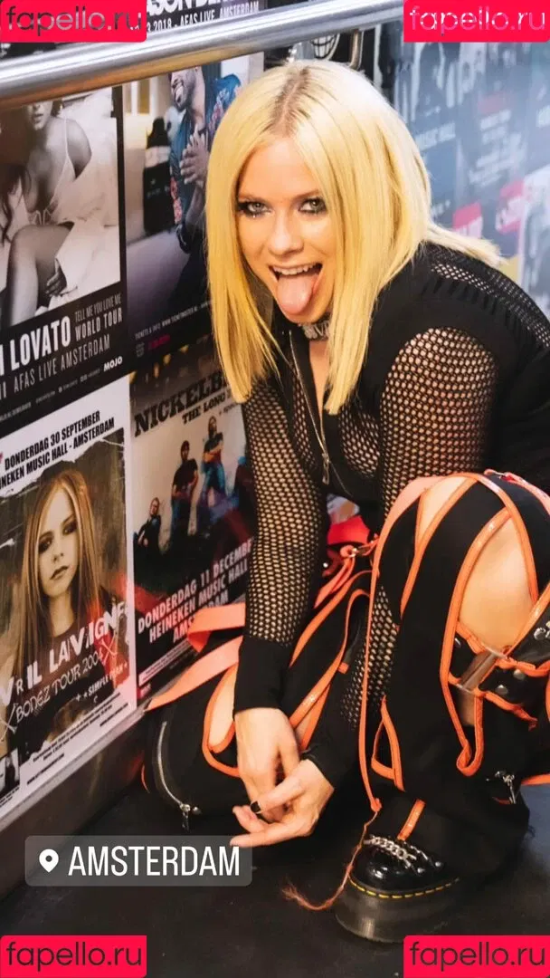 Avril Lavigne / AvrilLavigne Onlyfans Photo Gallery 