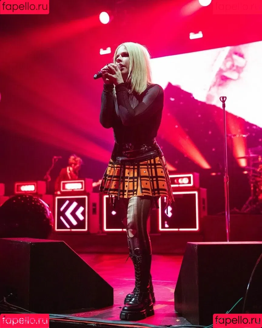 Avril Lavigne / AvrilLavigne Onlyfans Photo Gallery 