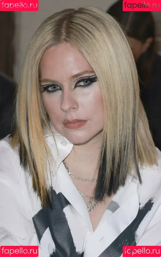 Avril Lavigne / AvrilLavigne Onlyfans Photo Gallery 