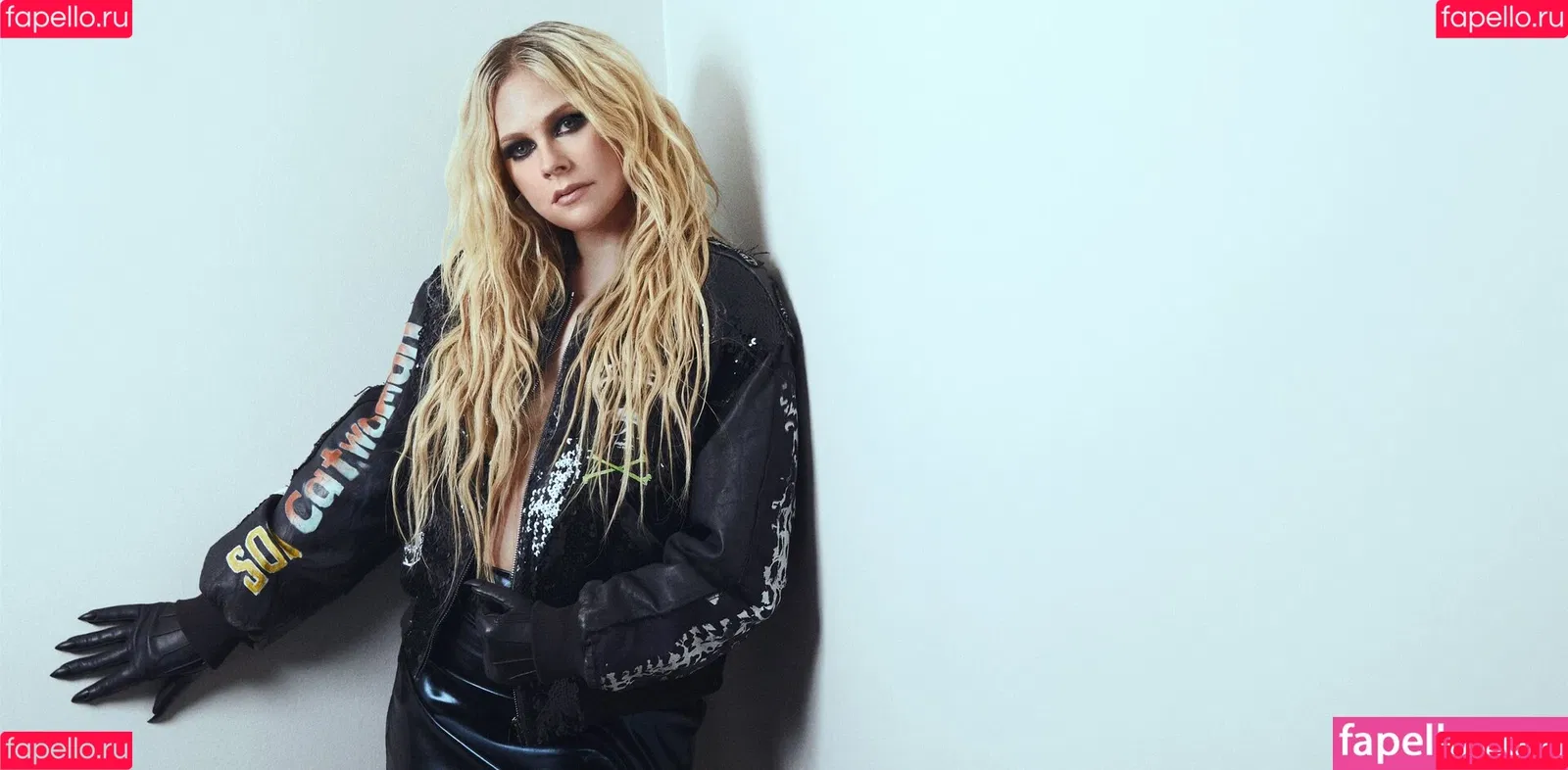 Avril Lavigne / AvrilLavigne Onlyfans Photo Gallery 