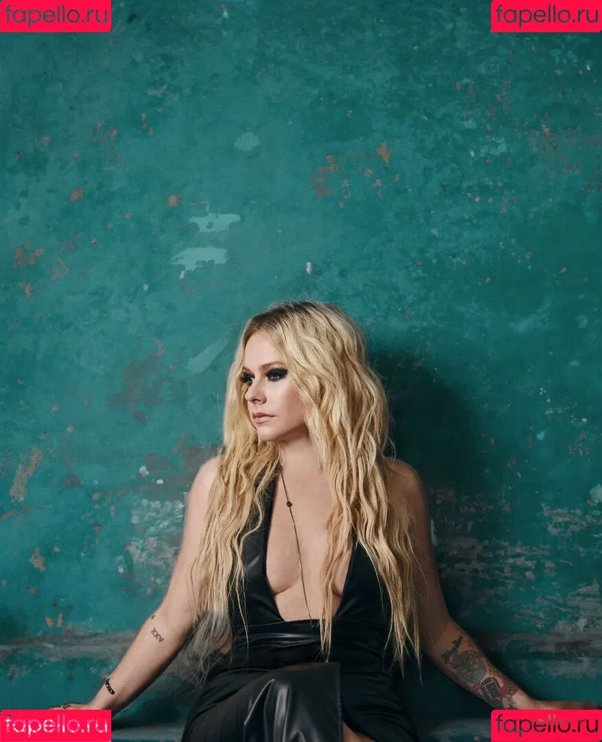 Avril Lavigne / AvrilLavigne Onlyfans Photo Gallery 