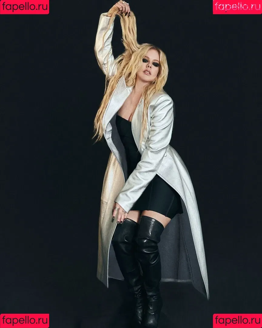 Avril Lavigne / AvrilLavigne Onlyfans Photo Gallery 