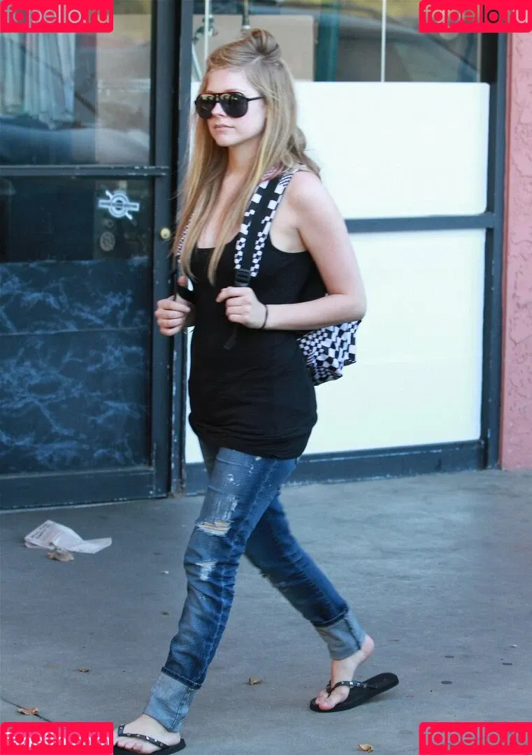 Avril Lavigne / AvrilLavigne Onlyfans Photo Gallery 