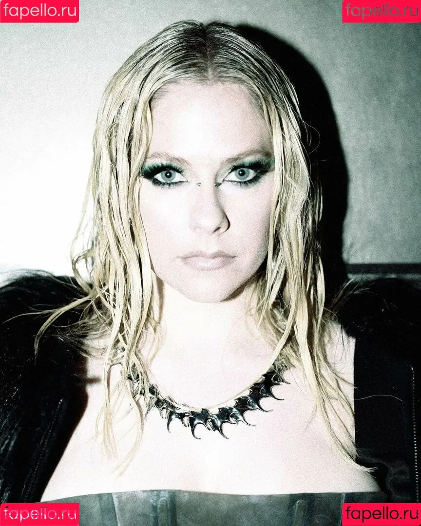 Avril Lavigne / AvrilLavigne Onlyfans Photo Gallery 