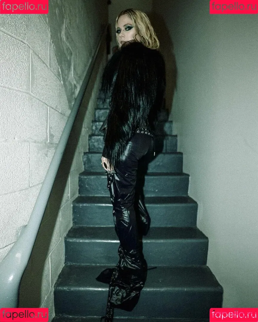 Avril Lavigne / AvrilLavigne Onlyfans Photo Gallery 