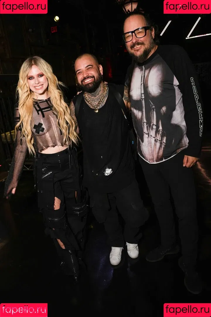 Avril Lavigne / AvrilLavigne Onlyfans Photo Gallery 