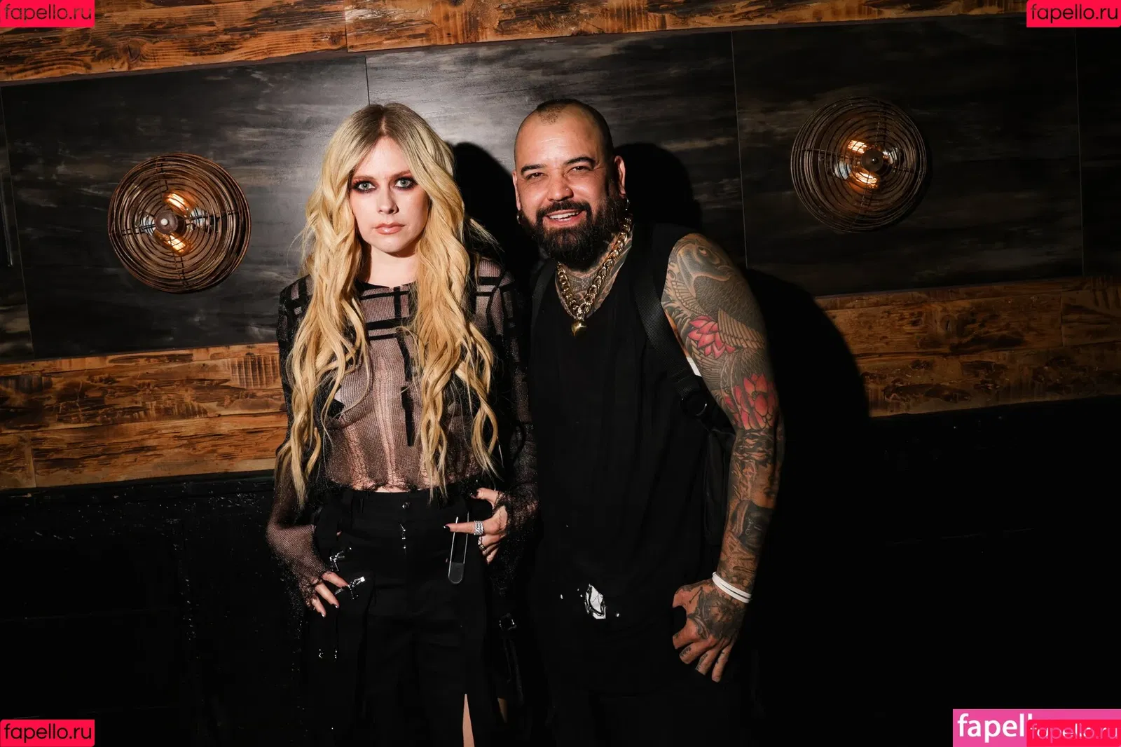 Avril Lavigne / AvrilLavigne Onlyfans Photo Gallery 