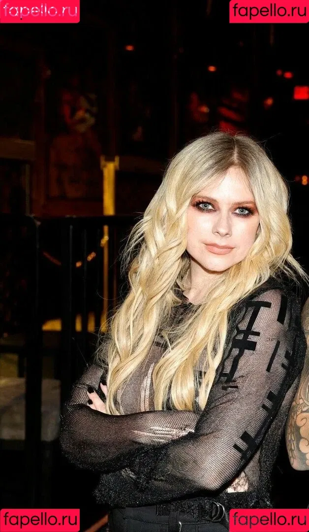 Avril Lavigne / AvrilLavigne Onlyfans Photo Gallery 
