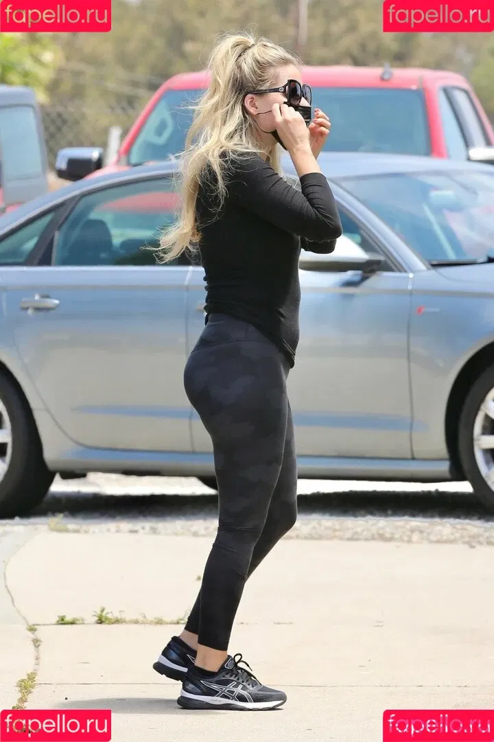 Avril Lavigne / AvrilLavigne Onlyfans Photo Gallery 