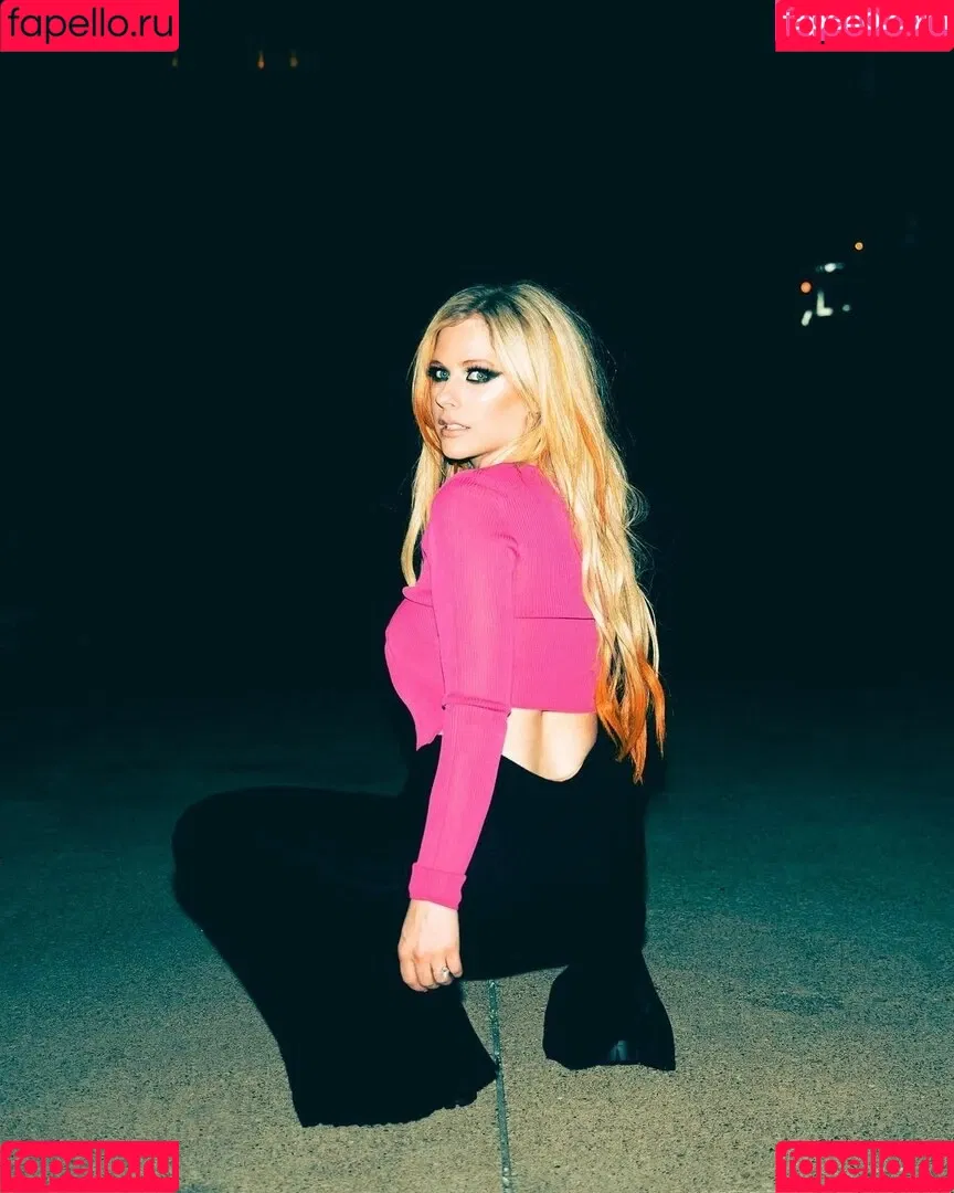Avril Lavigne / AvrilLavigne Onlyfans Photo Gallery 