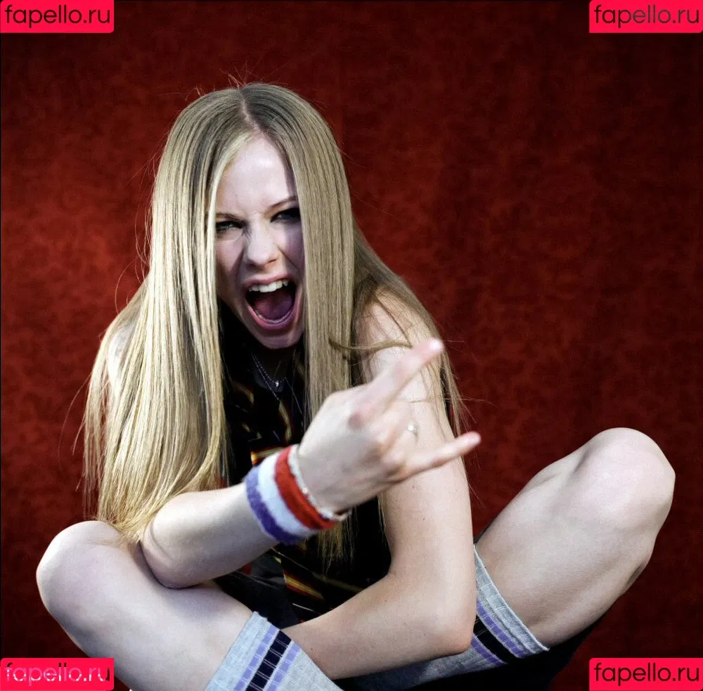 Avril Lavigne / AvrilLavigne Onlyfans Photo Gallery 