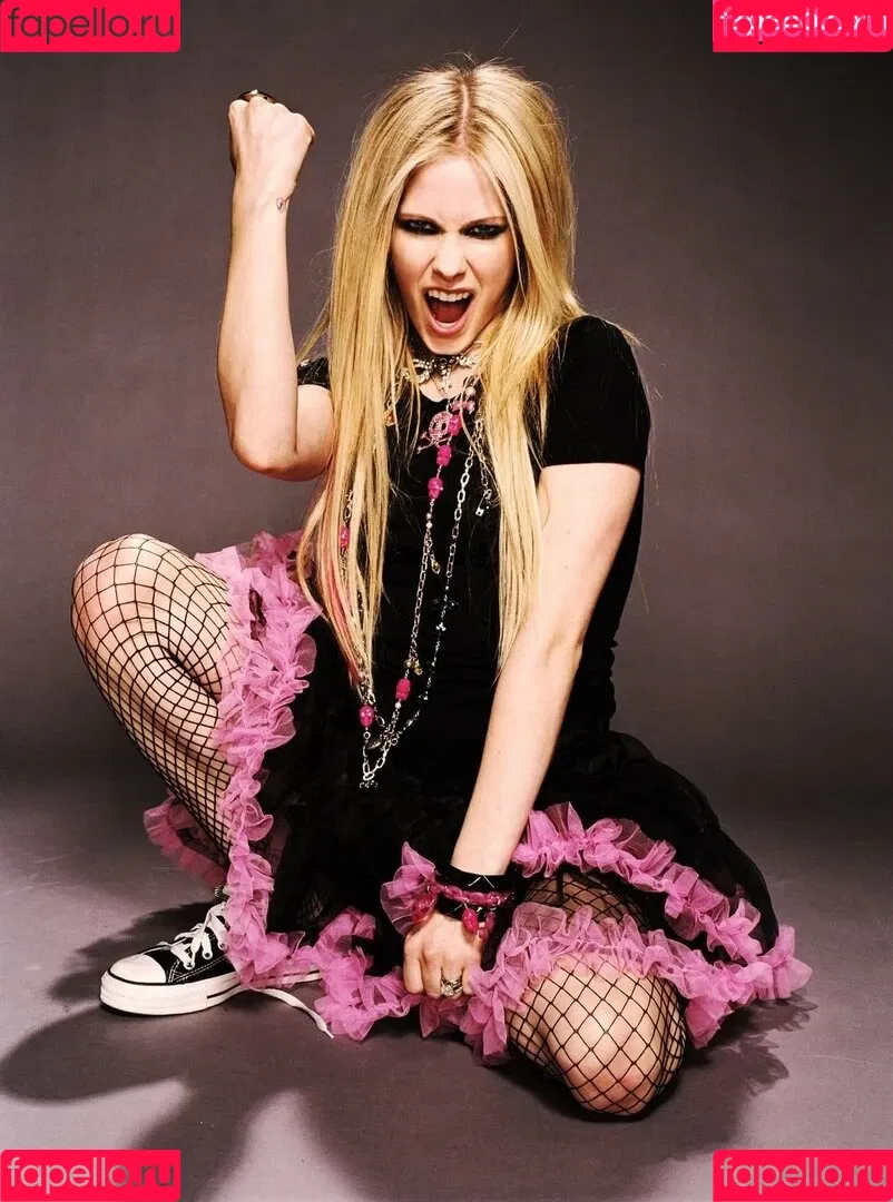 Avril Lavigne / AvrilLavigne Onlyfans Photo Gallery 