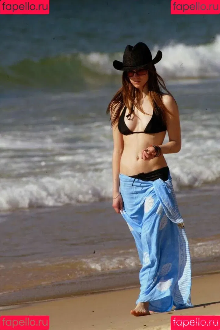 Avril Lavigne / AvrilLavigne Onlyfans Photo Gallery 
