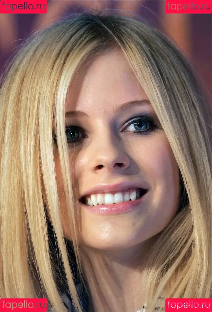 Avril Lavigne / AvrilLavigne Onlyfans Photo Gallery 