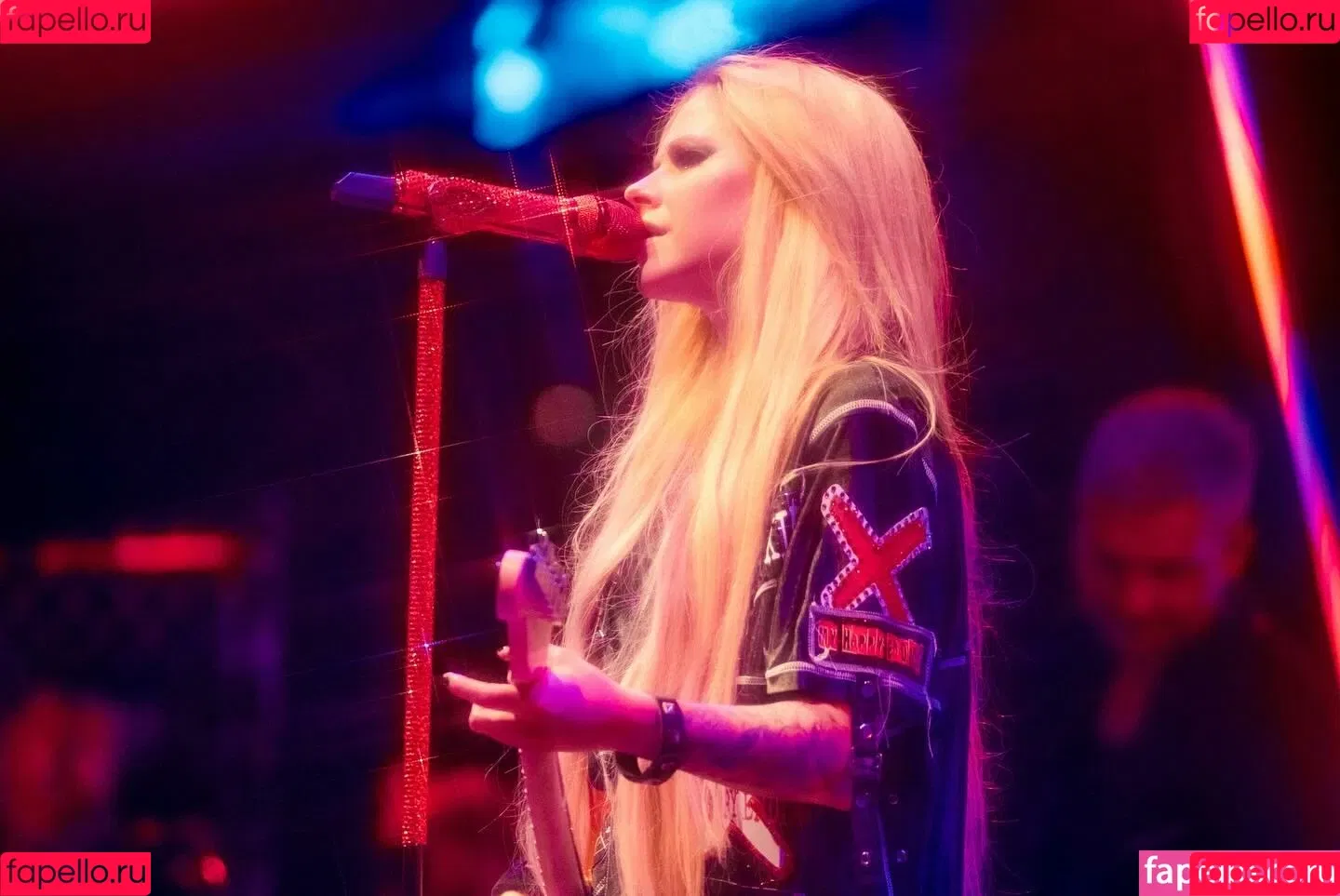 Avril Lavigne / AvrilLavigne Onlyfans Photo Gallery 