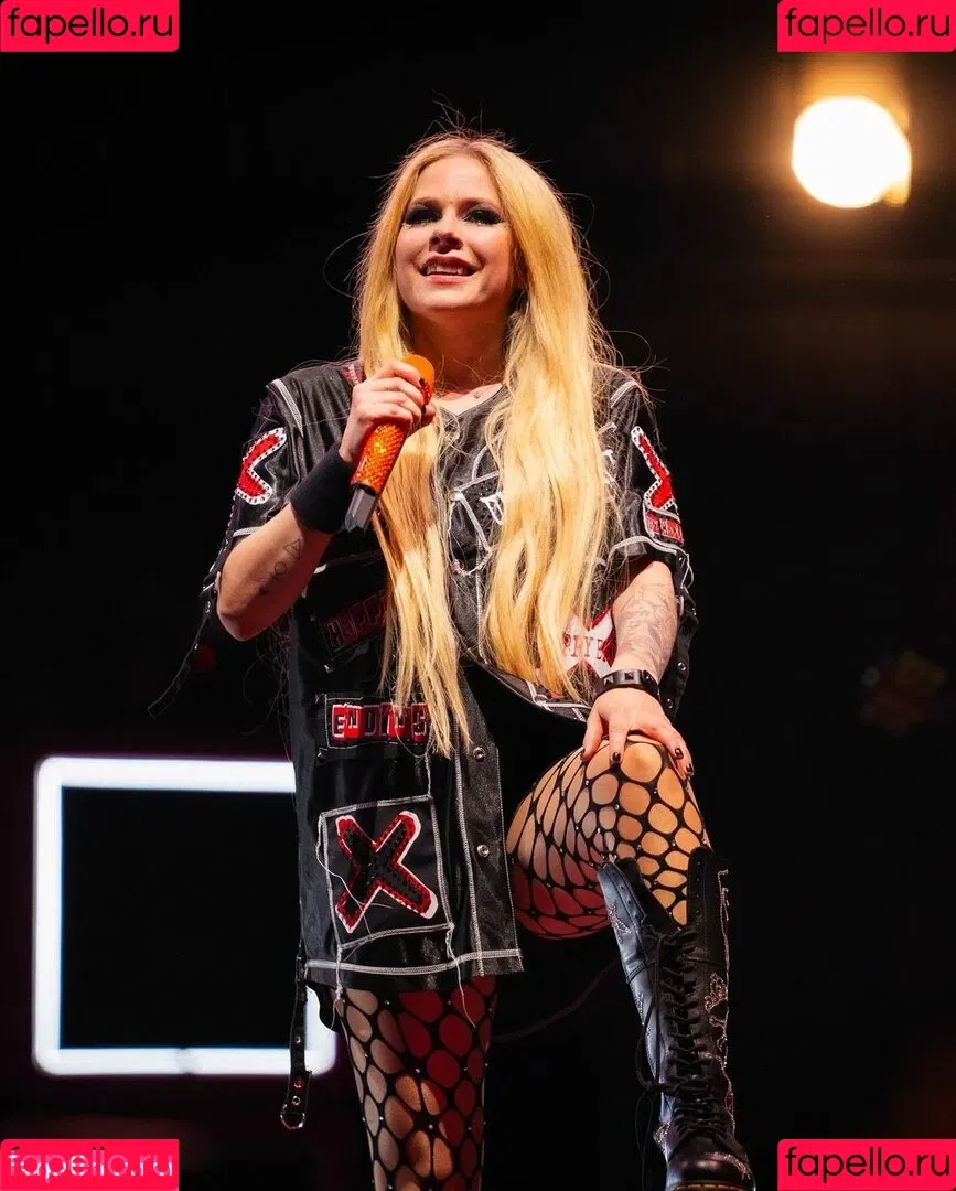 Avril Lavigne / AvrilLavigne Onlyfans Photo Gallery 