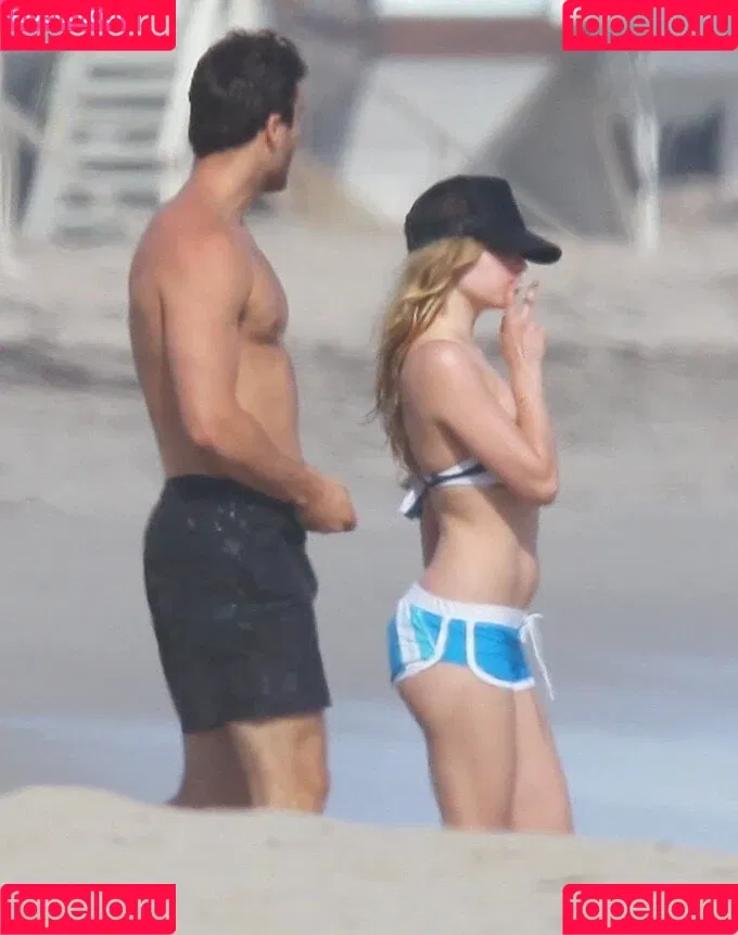 Avril Lavigne / AvrilLavigne Onlyfans Photo Gallery 