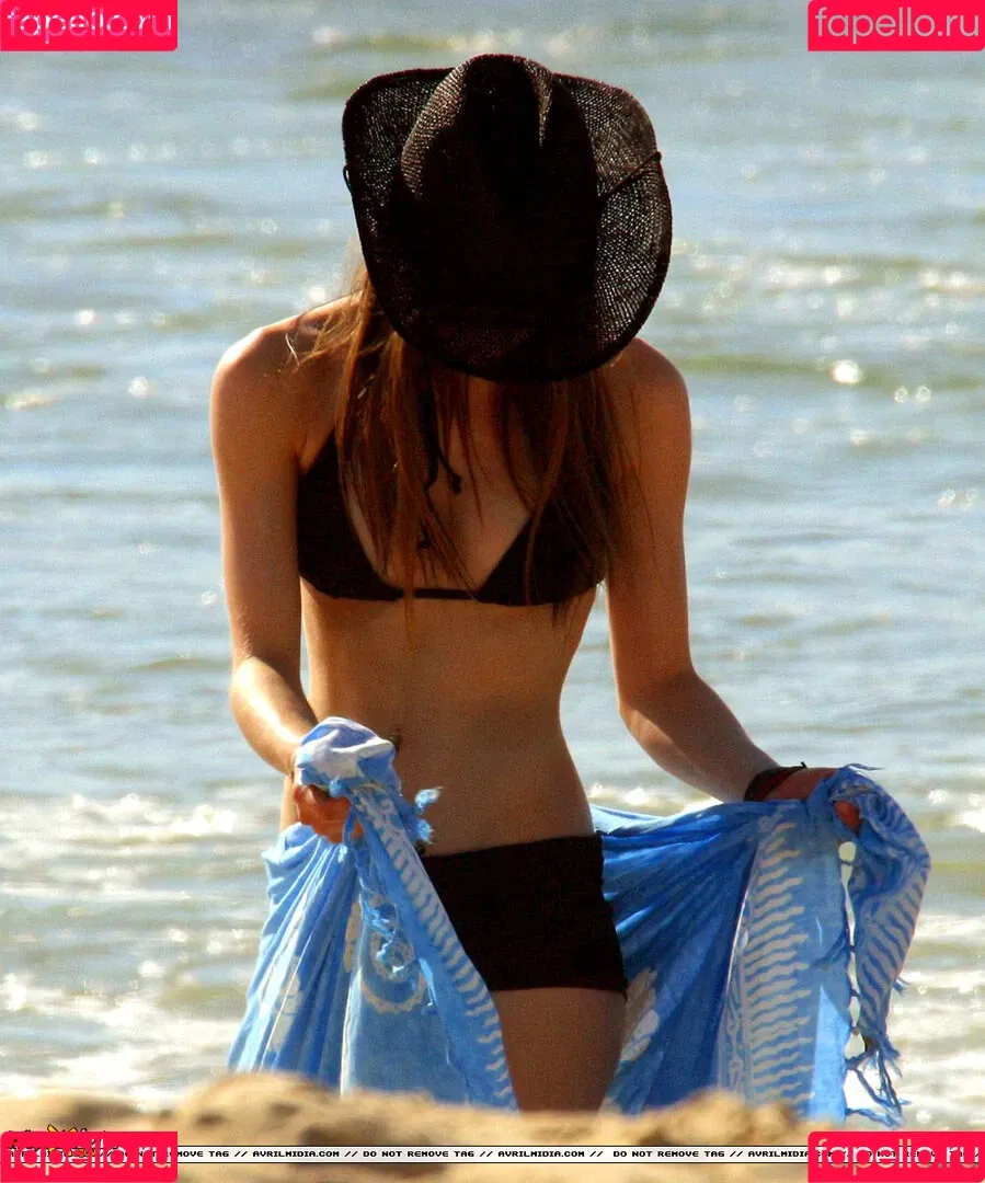 Avril Lavigne / AvrilLavigne Onlyfans Photo Gallery 