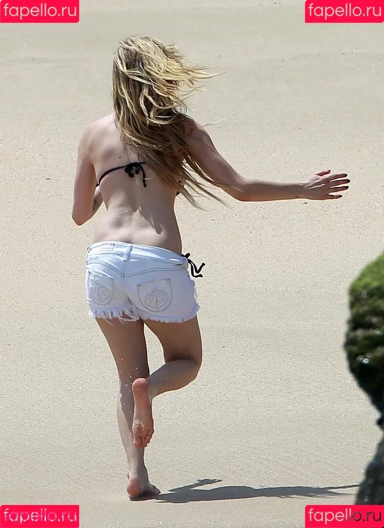 Avril Lavigne / AvrilLavigne Onlyfans Photo Gallery 