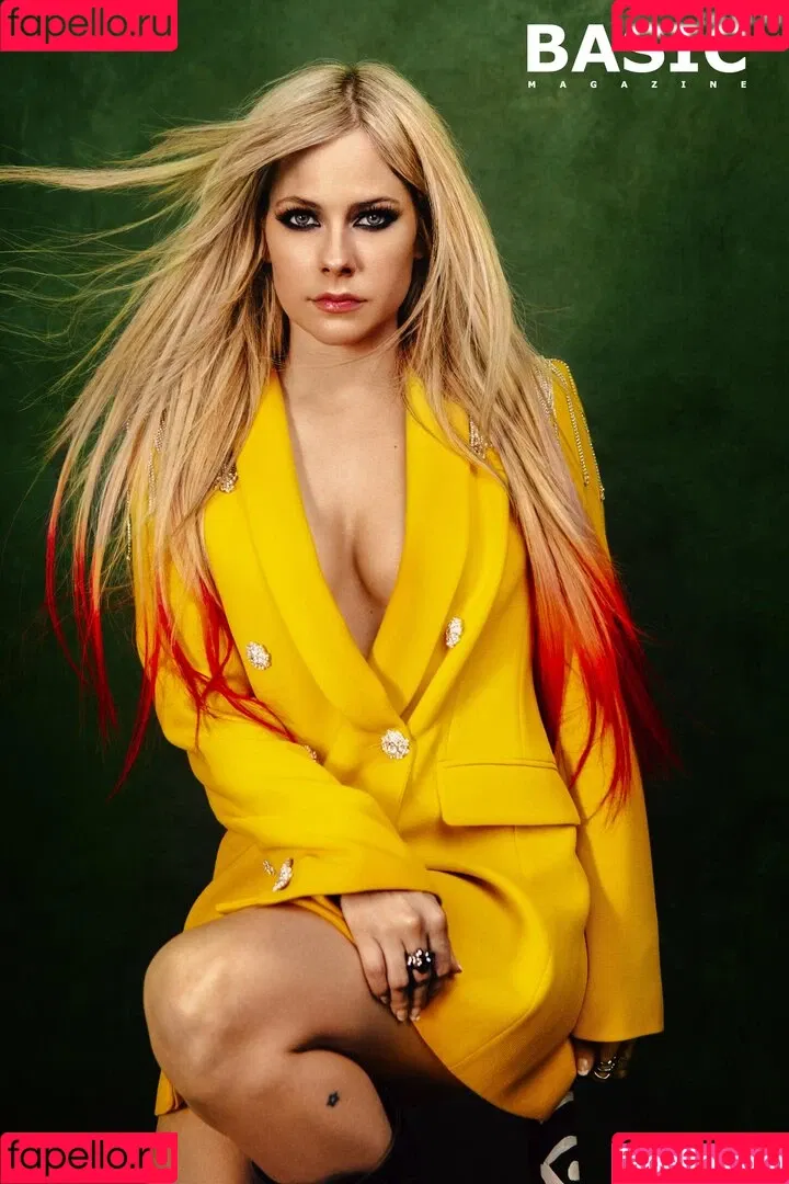 Avril Lavigne / AvrilLavigne Onlyfans Photo Gallery 