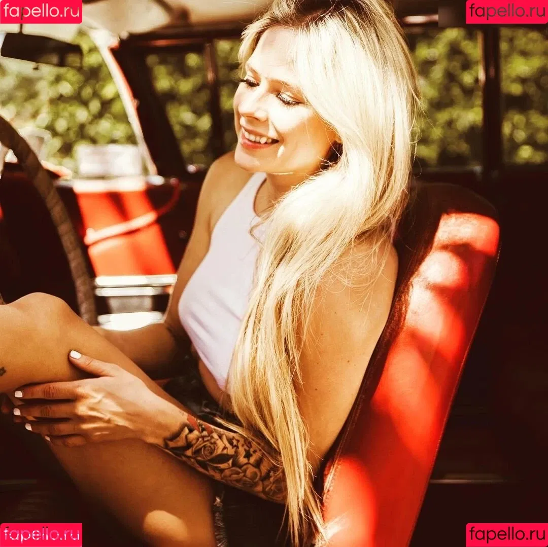 Avril Lavigne / AvrilLavigne Onlyfans Photo Gallery 