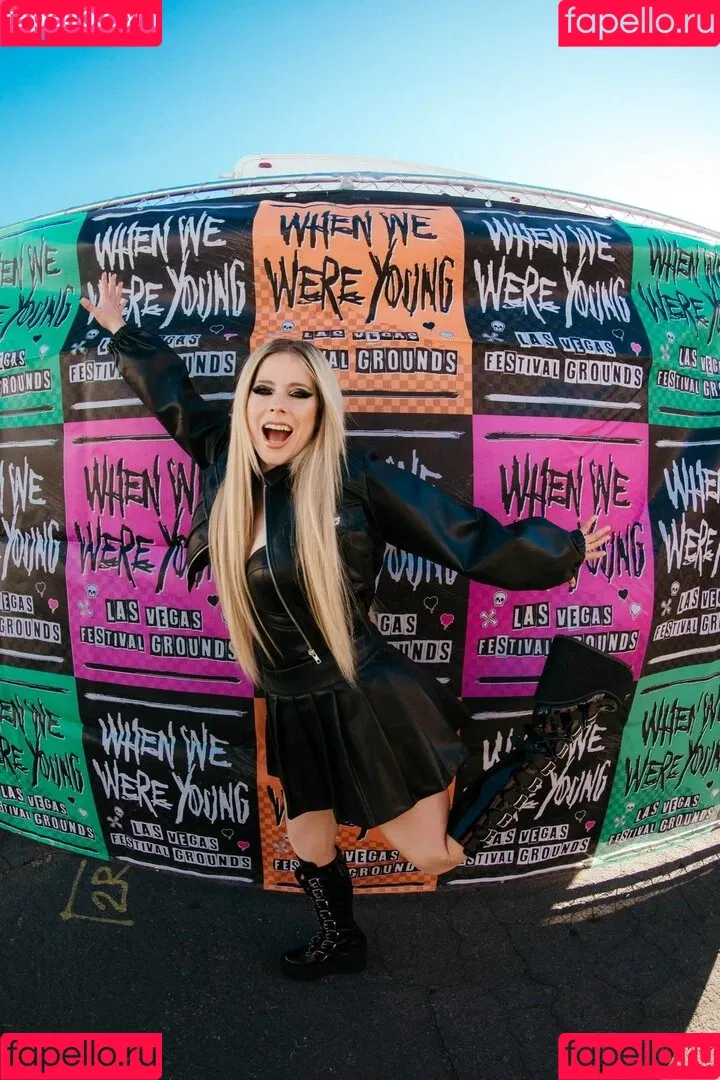 Avril Lavigne / AvrilLavigne Onlyfans Photo Gallery 