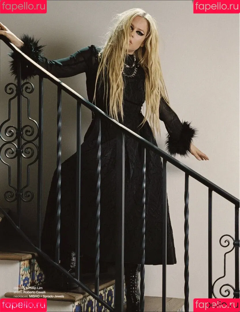 Avril Lavigne / AvrilLavigne Onlyfans Photo Gallery 