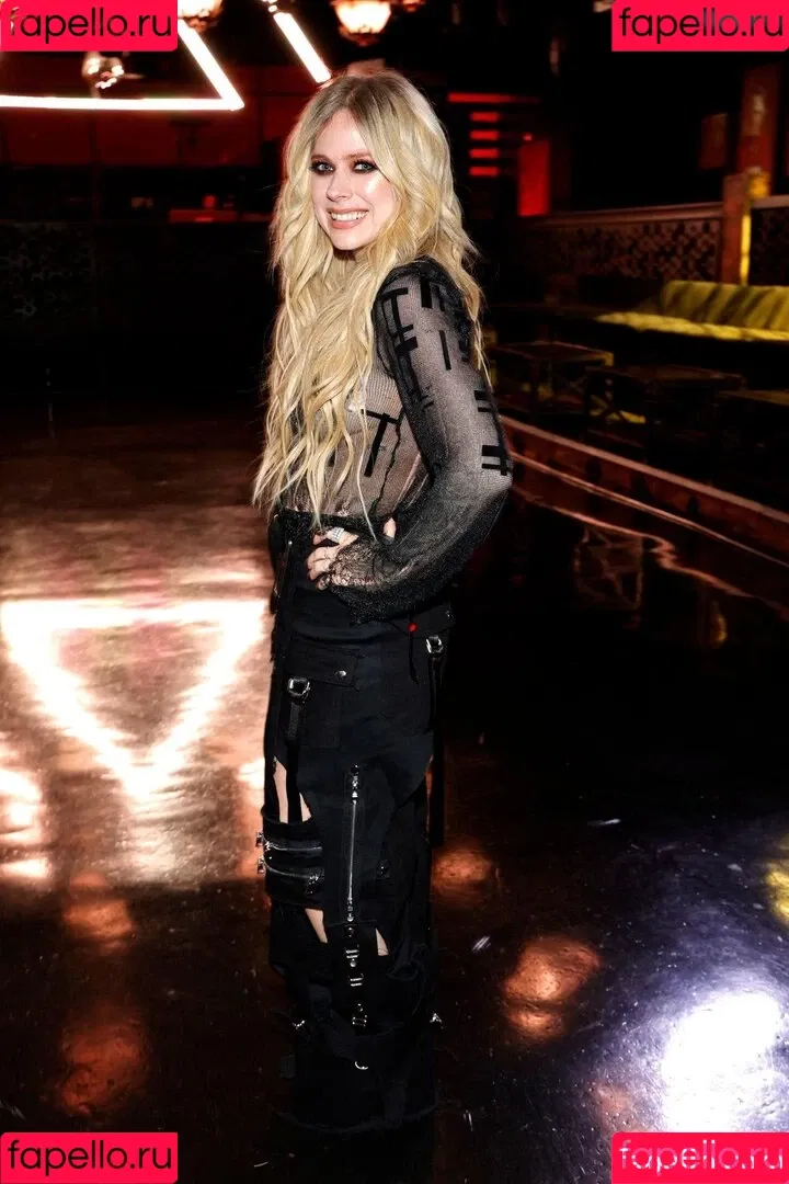 Avril Lavigne / AvrilLavigne Onlyfans Photo Gallery 