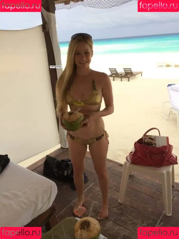 Avril Lavigne / AvrilLavigne Onlyfans Photo Gallery 