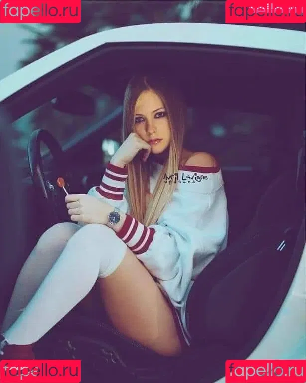 Avril Lavigne / AvrilLavigne Onlyfans Photo Gallery 
