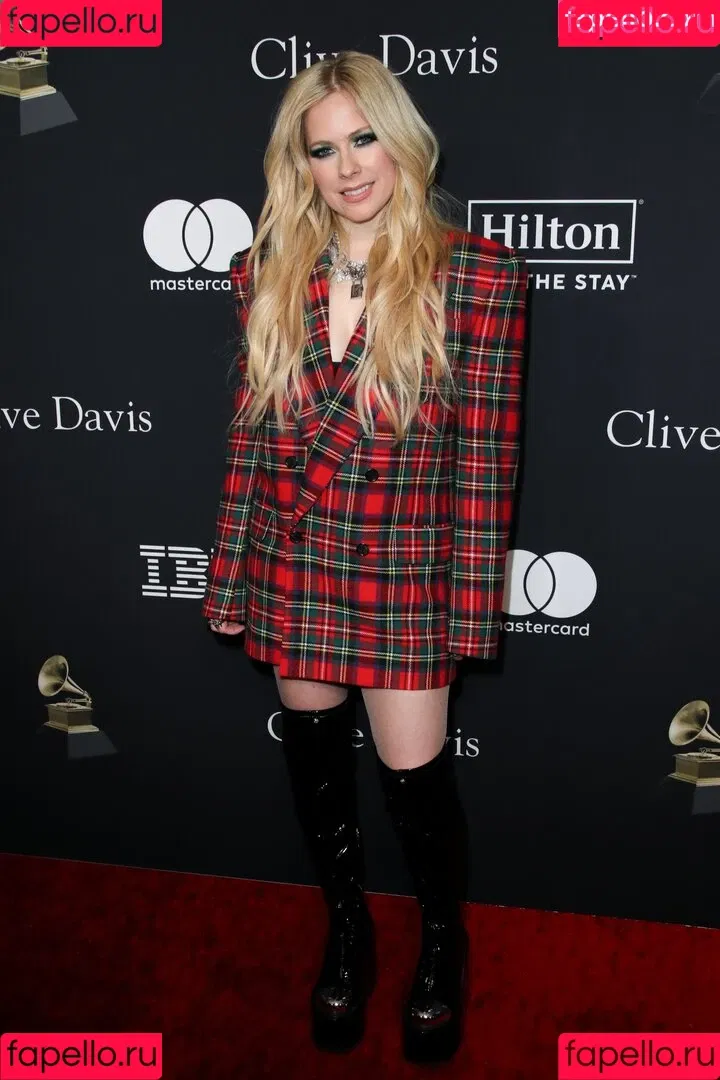 Avril Lavigne / AvrilLavigne Onlyfans Photo Gallery 