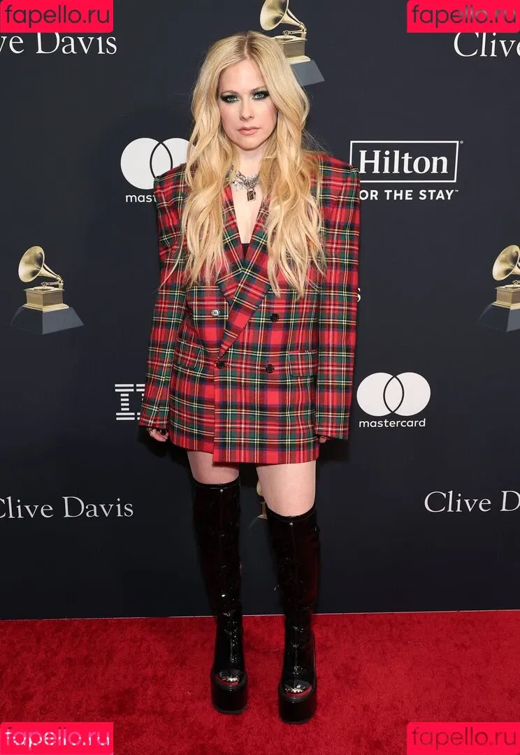 Avril Lavigne / AvrilLavigne Onlyfans Photo Gallery 