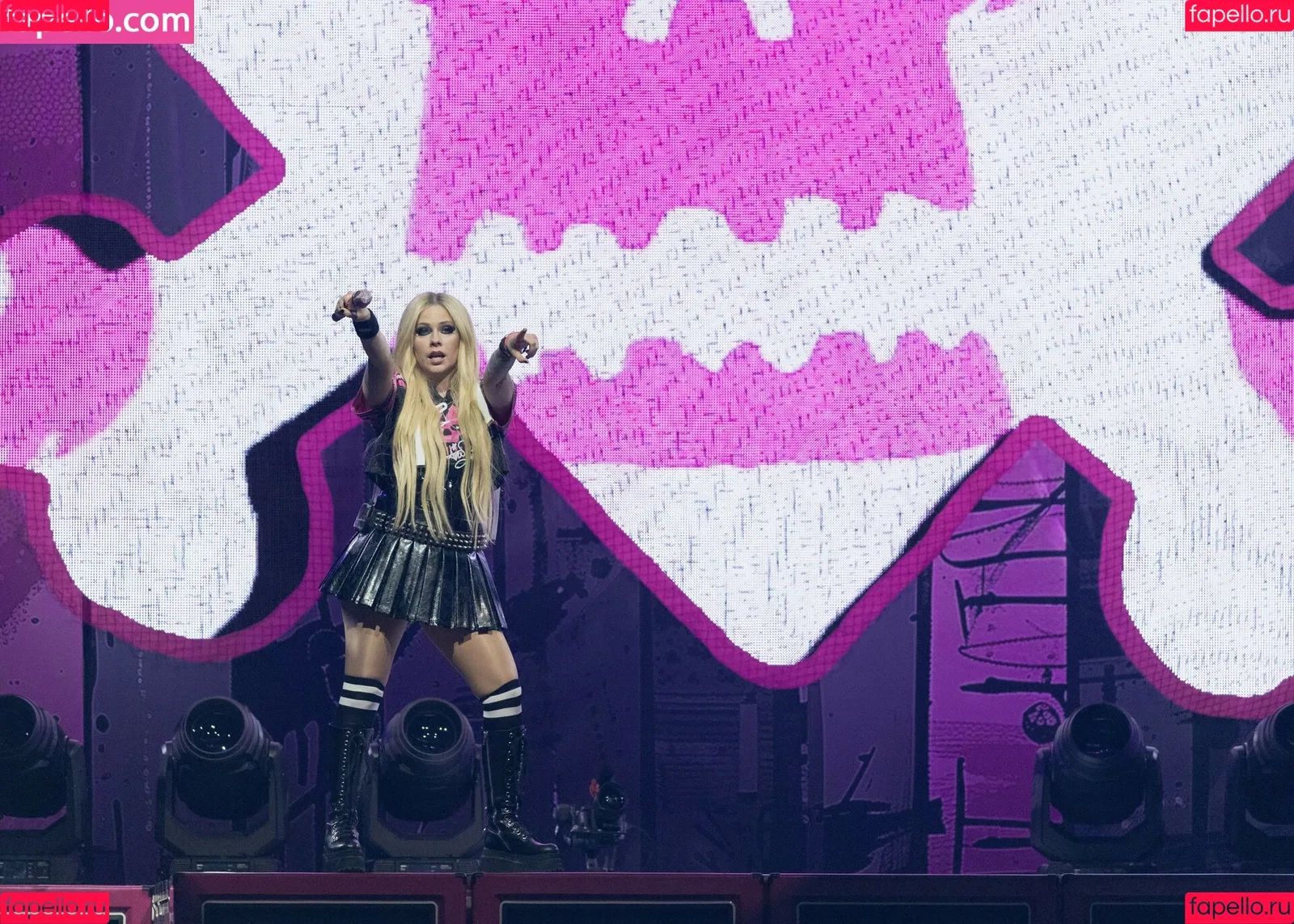 Avril Lavigne / AvrilLavigne Onlyfans Photo Gallery 