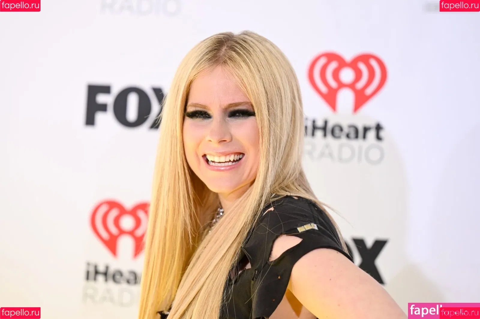 Avril Lavigne / AvrilLavigne Onlyfans Photo Gallery 