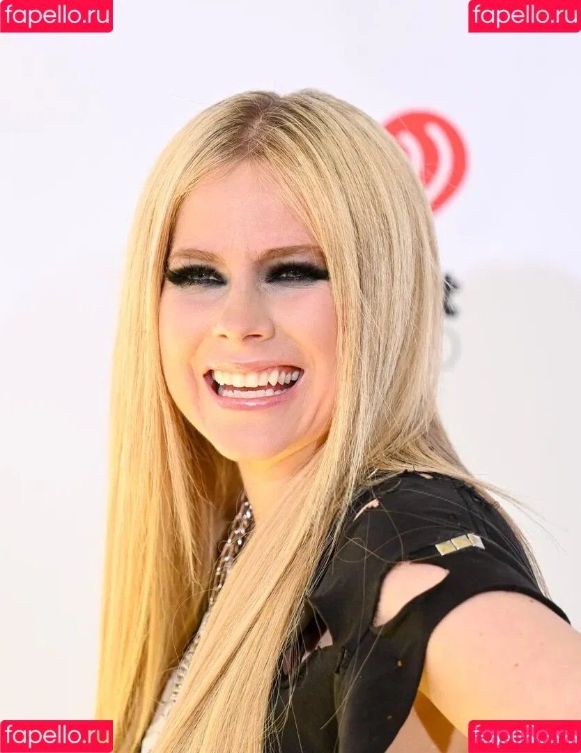 Avril Lavigne / AvrilLavigne Onlyfans Photo Gallery 