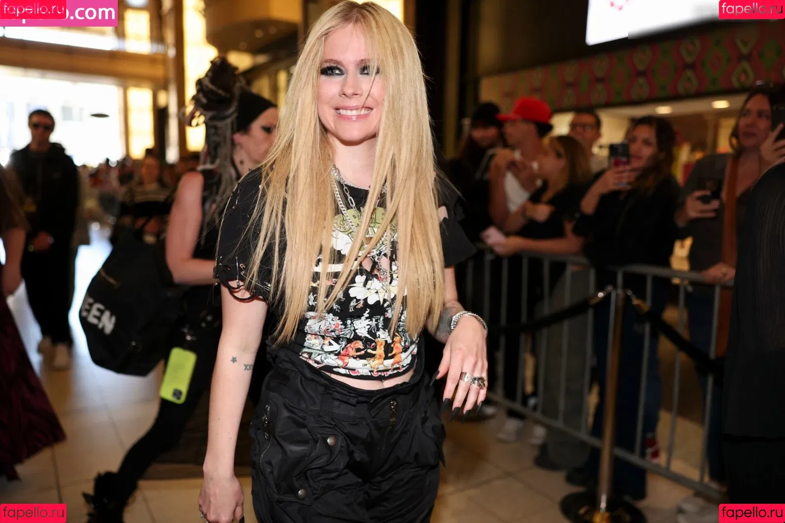 Avril Lavigne / AvrilLavigne Onlyfans Photo Gallery 