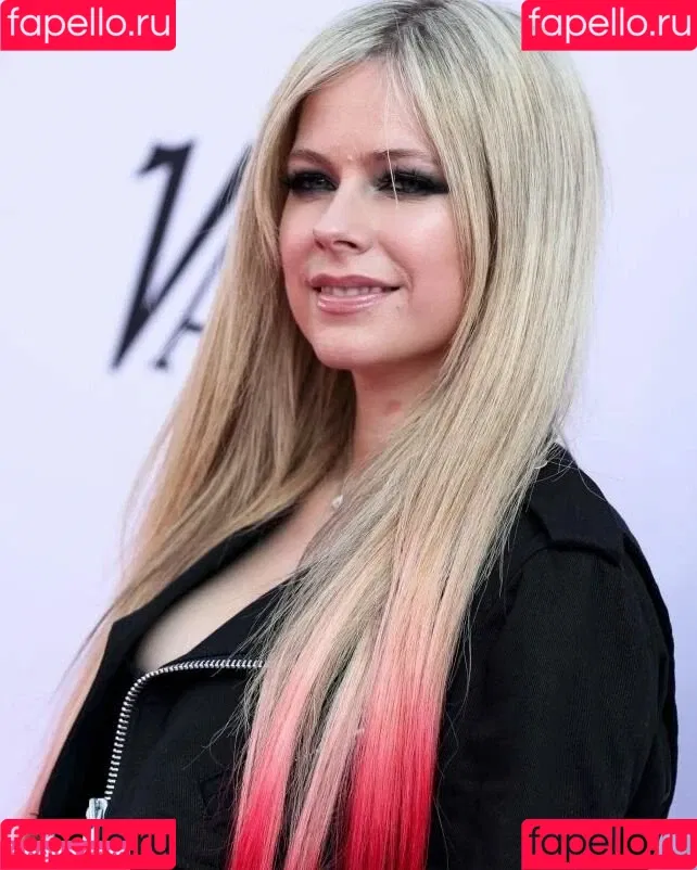Avril Lavigne / AvrilLavigne Onlyfans Photo Gallery 