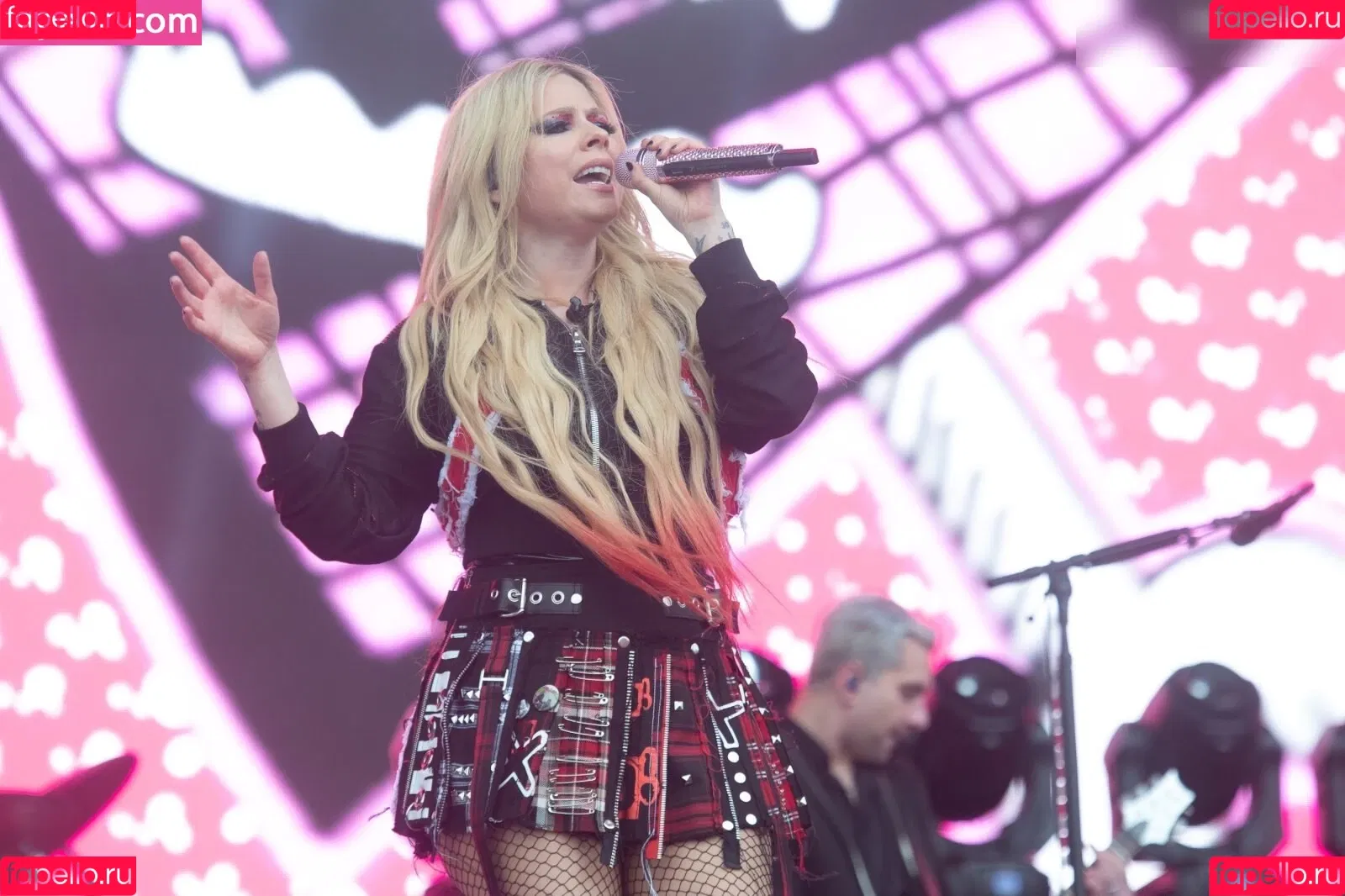 Avril Lavigne / AvrilLavigne Onlyfans Photo Gallery 